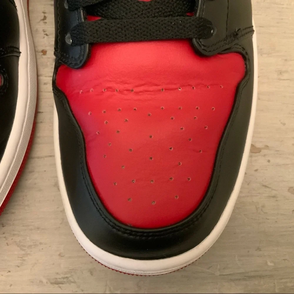 Nike Air Jordan1 Low Red Black White Leather‎ Athletic Shoes Size 11 Like New
